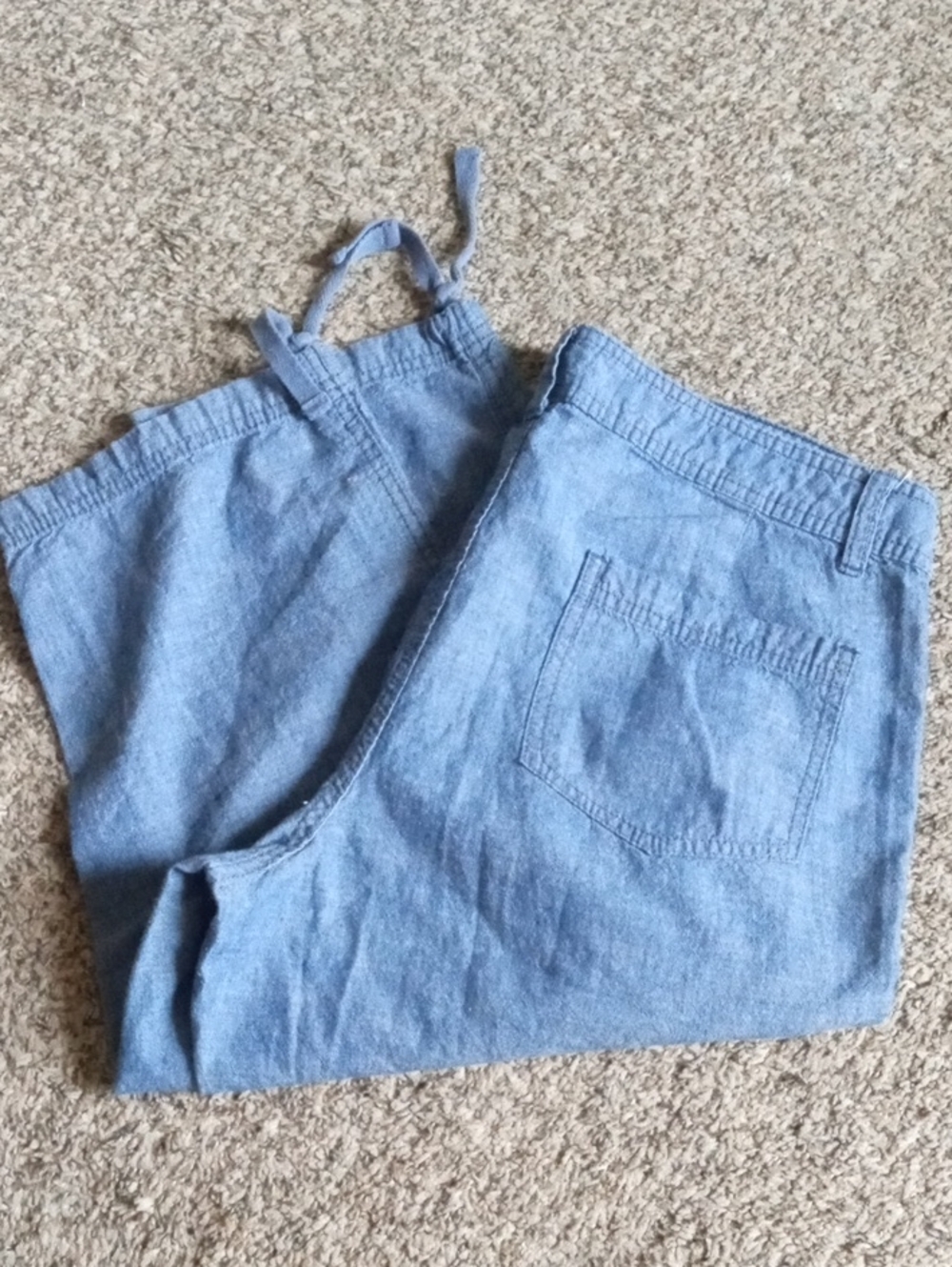 Women's Faded Glory Light Wash Capri's